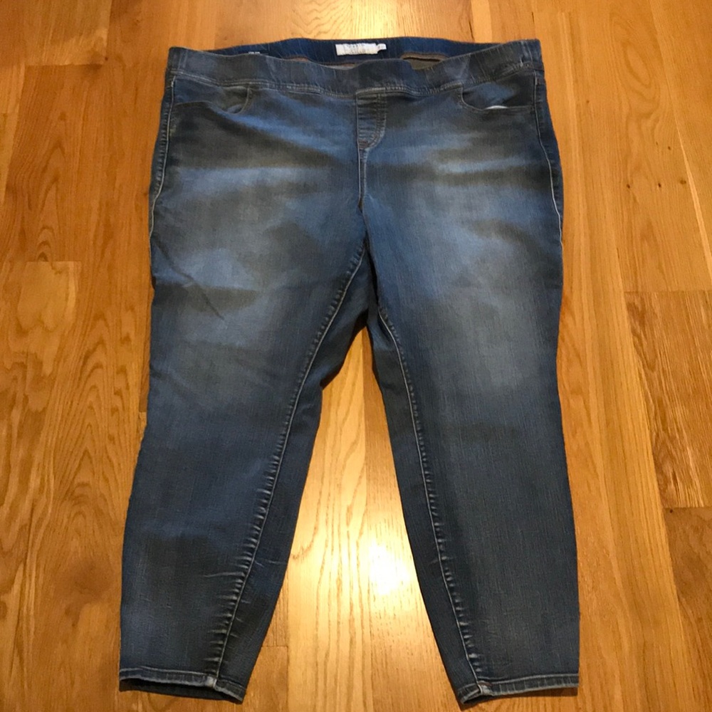 Torrid 5 R denim Lean Jean